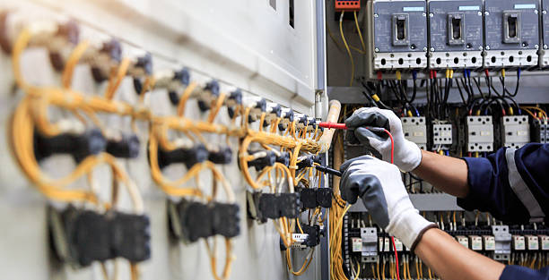 Professional Electrician technician working in Murfreesboro, AR
